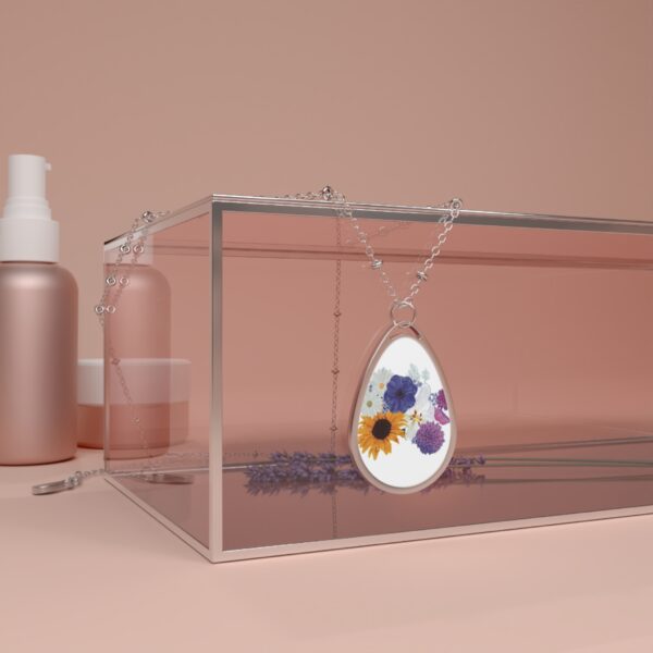 Flower Oval Necklace